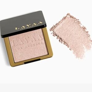 Lavaa Beauty Grand Glow Illuminator in Pearl